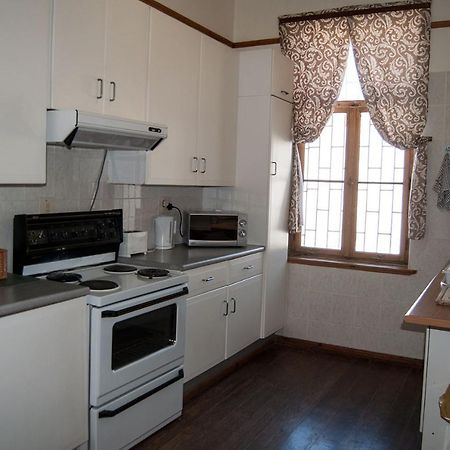 Lüderitz Historical Guesthouse - Self Catering Apartments מראה חיצוני תמונה